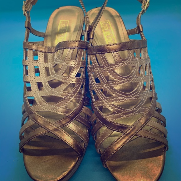 COACH AND FOUR WEDGE SANDAL Gold Caged Size 7.5 - Picture 1 of 6